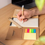 бележник со додатоци