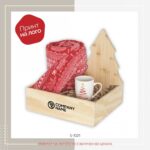 Даровен сет со ќебе, чаша, украс во дрвена кутија