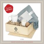 Даровен сет со ќебе, чаша, свеќа во дрвена кутија